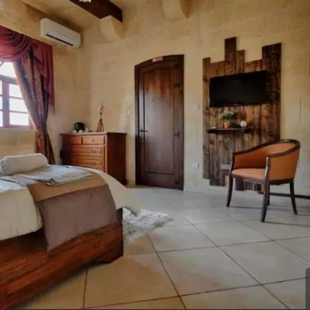 Renovated Farmhouse With Pool, Jacuzzi, Gym In The Village Centre Nadur Exterior photo