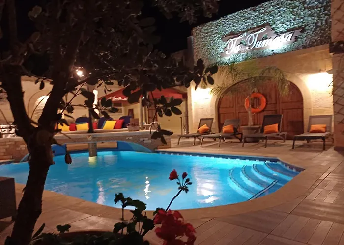Renovated Farmhouse With Pool, Jacuzzi, Gym In The Village Centre