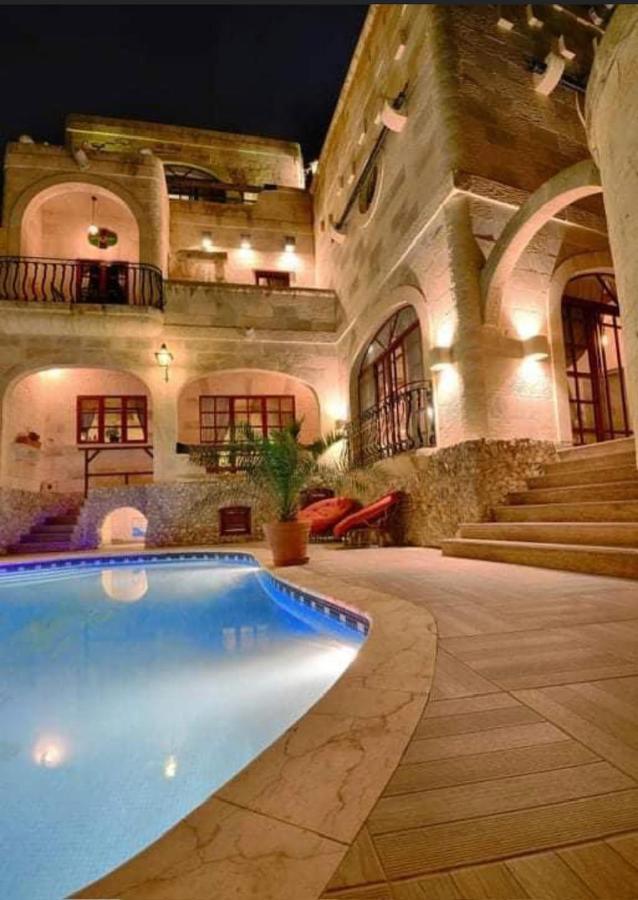 Renovated With Pool, Jacuzzi, Gym In The Village Centre