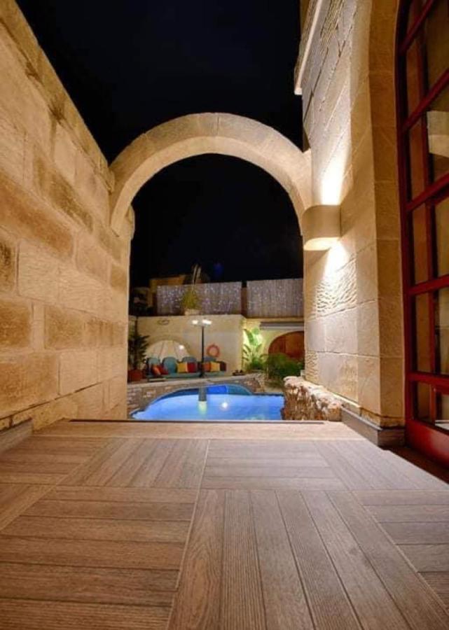 Renovated With Pool, Jacuzzi, Gym In The Village Centre Nadur