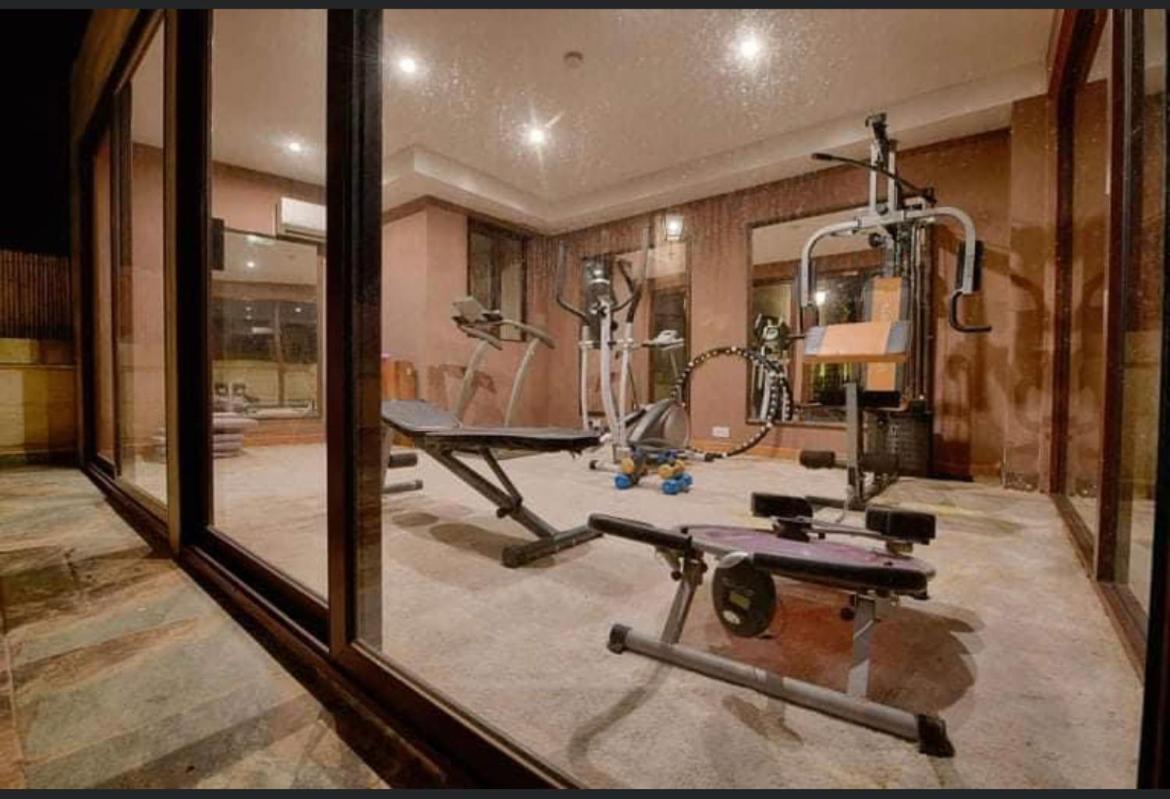 Villa Renovated With Pool, Jacuzzi, Gym In The Village Centre *