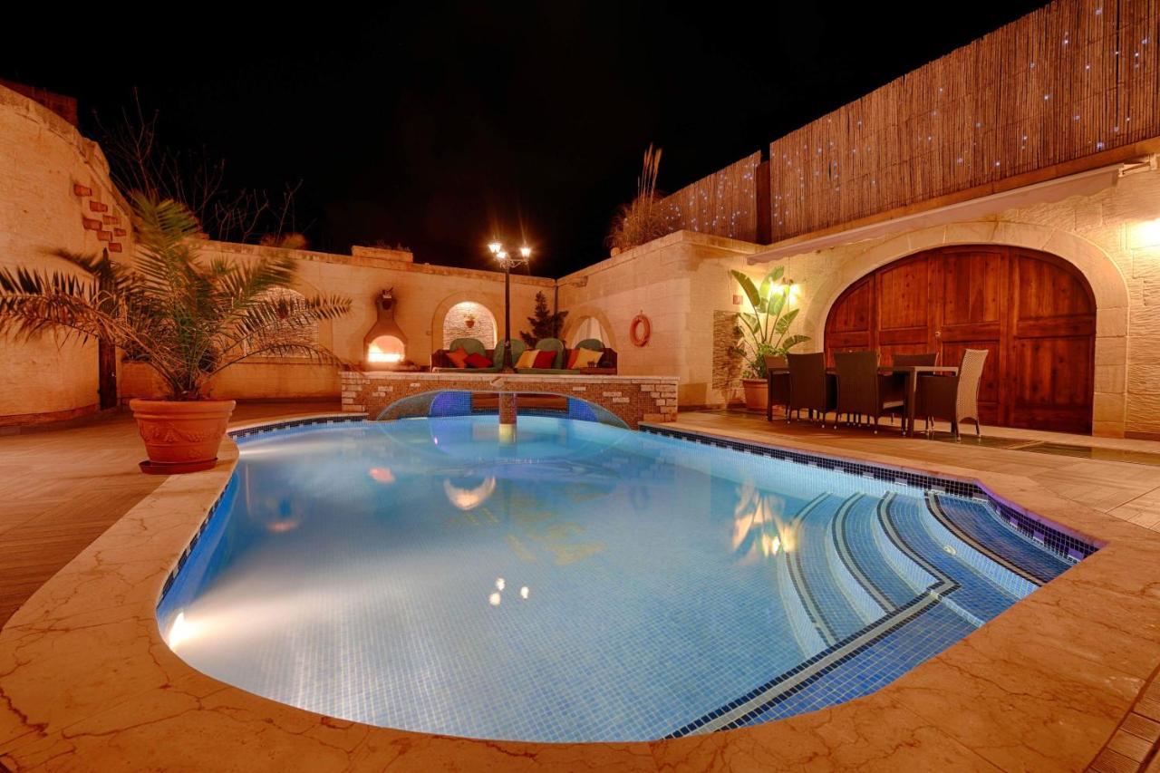 Renovated With Pool, Jacuzzi, Gym In The Village Centre Villa *