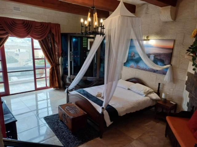 Renovated With Pool, Jacuzzi, Gym In The Village Centre * Nadur