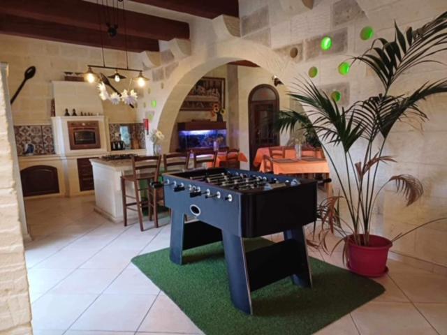 Villa Renovated With Pool, Jacuzzi, Gym In The Village Centre