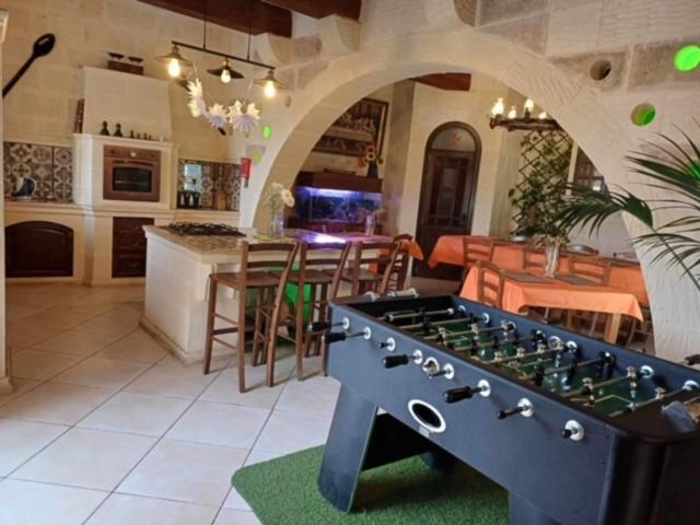 Renovated With Pool, Jacuzzi, Gym In The Village Centre Nadur