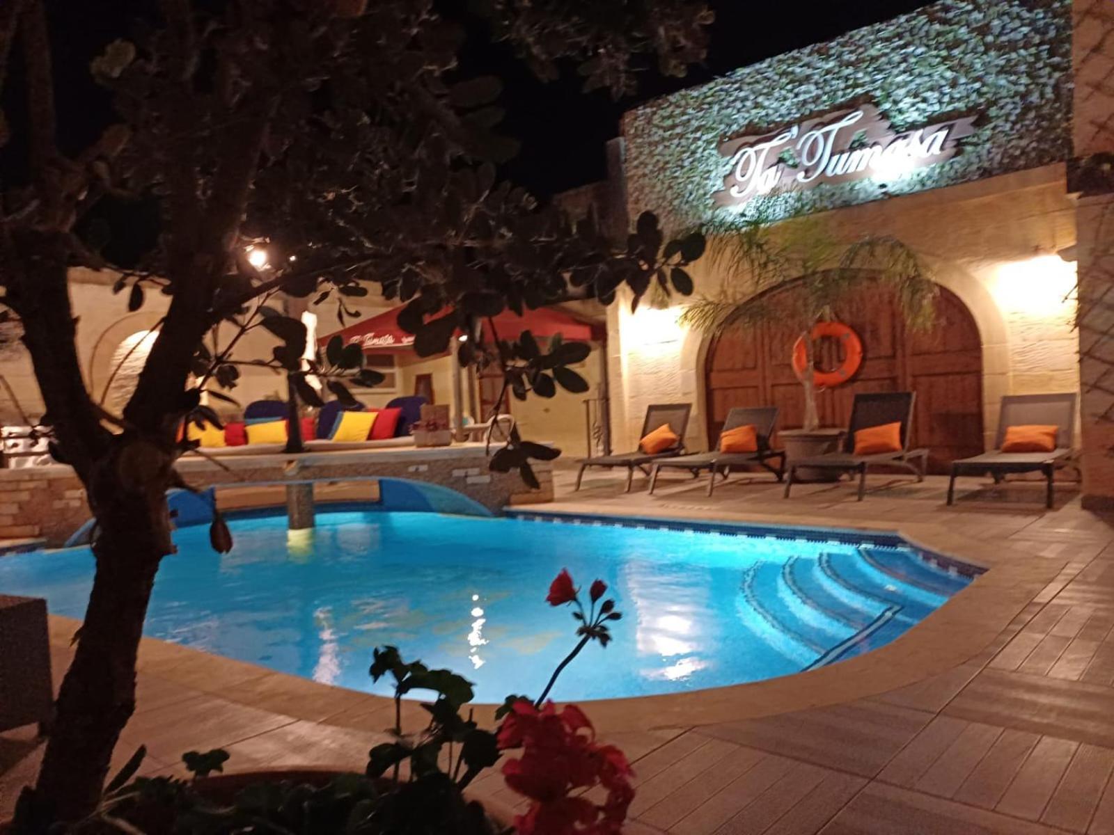 Renovated With Pool, Jacuzzi, Gym In The Village Centre Villa Nadur